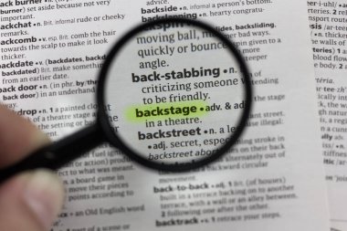 Sözlükte kuliste sözcük veya tümcecik.