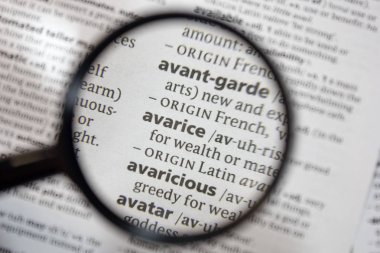Sözlükte avarice sözcüğü.