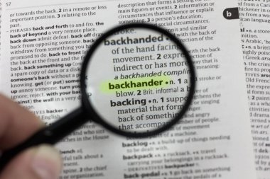 Sözlükteki sözcük veya tümcecik backhander.