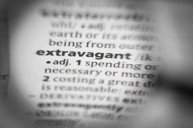 Bir sözlükte abartılı sözcük ya da cümle.