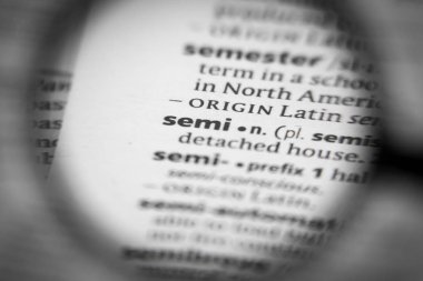 Sözlükte yarı sözcük ya da cümle.