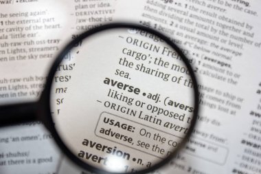 Sözlükte averse sözcüğü.