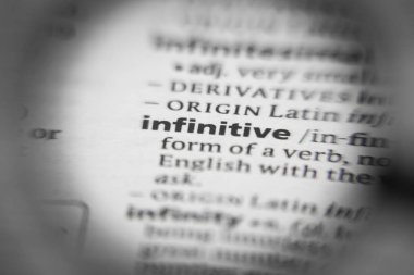 Bir sözlükte kelime veya ifade sonsuzdur.