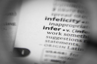 Sözlükte kelime ya da cümle çıkarımı.