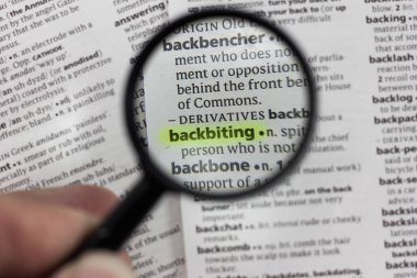 Sözlükte backbiting sözcüğü veya tümceciği.