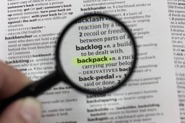 Sözlükteki sözcük veya ifade sırt çantası.