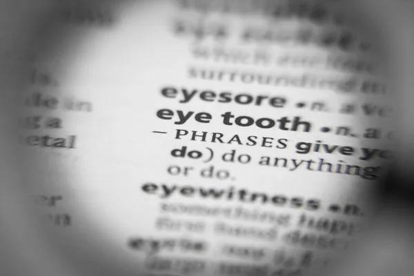 Word or phrase eye tooth in a dictionary. — Stock Photo, Image