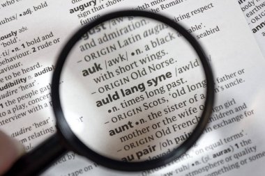 Sözlükte auld lang syne deyiminin kelimesi.