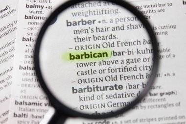 Sözlükte barbican sözcüğü veya tümcesi.