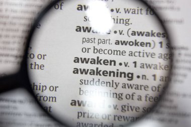 Sözlükte uyanış ve uyanış sözcüğü.