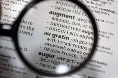 Sözlükte kelime au gratin.