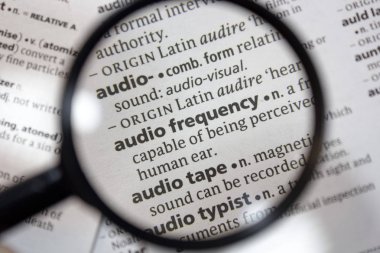 Sözlükteki tümcecik ses frekansı sözcüğü.