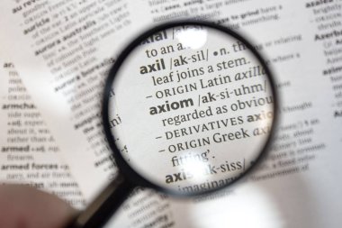 Sözlükte ifade aksiyomu sözcüğü.