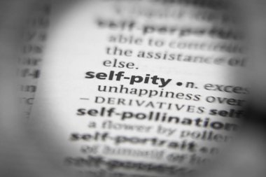 Sözlükte kendine acıma kelimesi ya da cümle var. İhtiyaçların için harika bir fotoğraf..