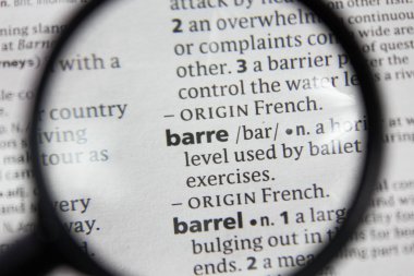 Sözlükteki sözcük veya tümcecik barre.