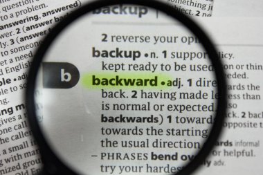 Sözlükte geriye doğru sözcük veya tümcecik.