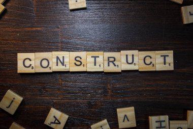 Word veya tümcecik Siyah tablo üzerinde scrabble harflerle yapılan Yapı.