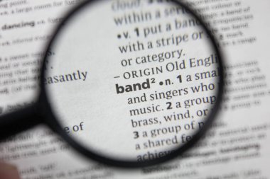 Sözlükteki sözcük veya tümcecik bandı.