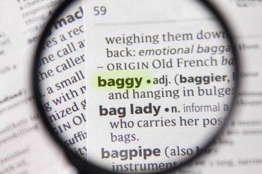 Sözlükteki sözcük veya tümcecik.