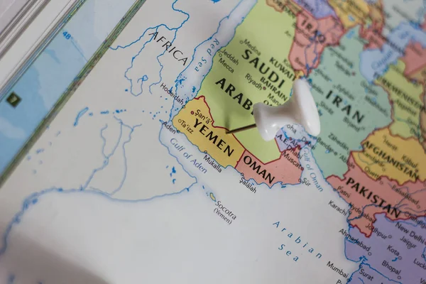 イエメンは世界やアトラスの地図上で — ストック写真