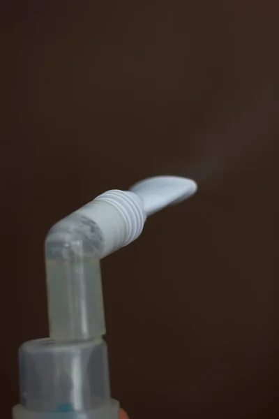 Небулайзерний інгалятор - медичне обладнання, робить спрей для дихання . — стокове фото