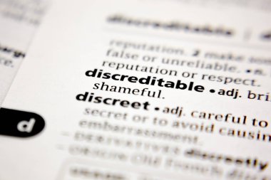 Sözlükte gözden düşürülebilir sözcük veya ifade.