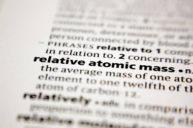 Sözlükte atomik kütle için kelime ya da ifade.