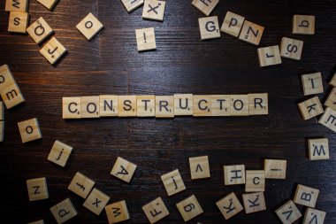 Kelime ya da cümle oluşturucu Scrabble harfleriyle yapılır.