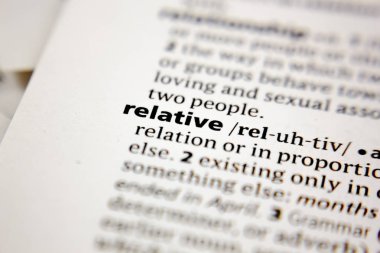 Sözlükte göreceli sözcük veya ifade.