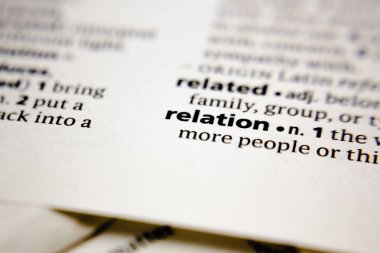 Sözlükte sözcük veya ifade ilişkisi.