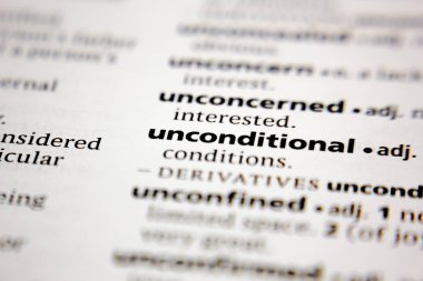 Sözlükte koşulsuz sözcük veya ifade.