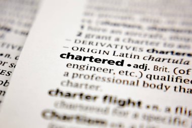 Sözlükte yer alan sözcük ya da ifade.