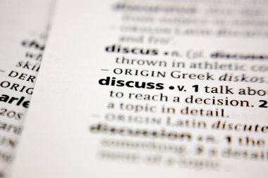 Sözlükte tartışılan sözcük veya ifade.