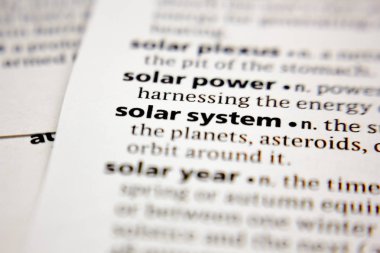 Sözlükte bir sözcük ya da ifade güneş sistemi.