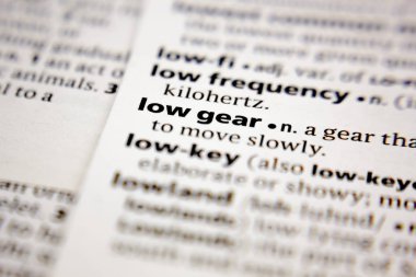 Sözlükte düşük vites ya da kelime.