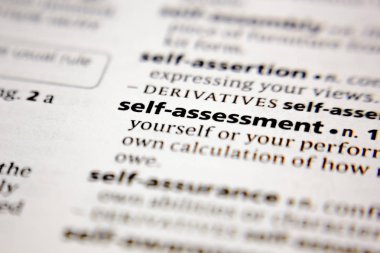 Sözlükte kelime ya da cümle öz değerlendirmesi.