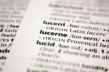 Sözlükte kelime veya cümle lucerne.