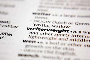 Bir sözlükte kelime veya cümle ağır siklet.