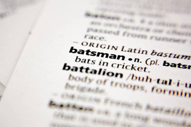 Sözcük veya tümcecik bir sözlükte vurucu.