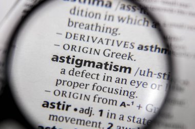 Sözlüğe sözcük veya tümcecik astigmat.