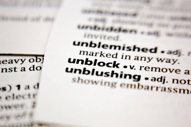 Kelime veya cümle bir sözlükte engellemeyi kaldır.