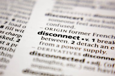 Sözlükte Word veya tümcecik bağlantı kesme.