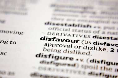 Sözlükte kelime veya cümle dis,.