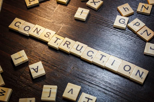 Palabra o frase Construcción hecha con letras de scrabble . — Foto de Stock