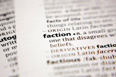 Sözlükte sözcük veya tümcecik hizip.