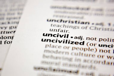 Sözlükte sözcük veya cümle ifadesi.