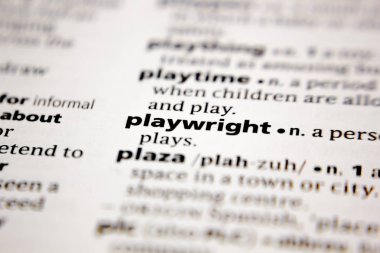 Sözlükte kelime veya cümle oyun yazarı.