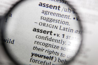 Sözcüğün veya tümceciğin iddia bir sözlükte.