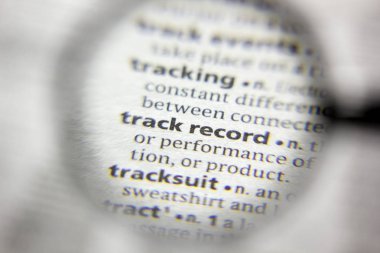 Sözlükteki sözcük veya tümcecik Track kaydı.