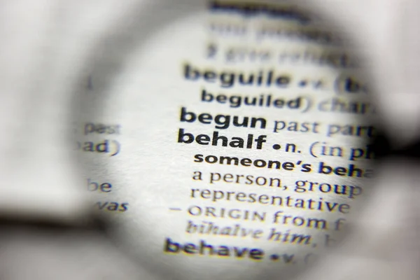 La palabra o frase Behalf en un diccionario . — Foto de Stock